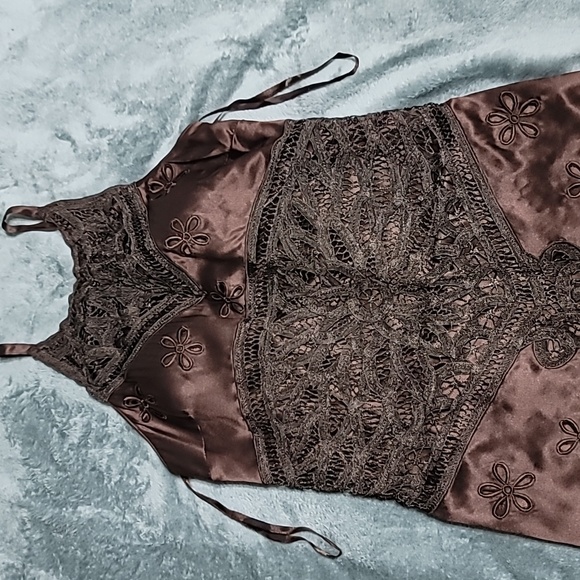 Sue Wong brown halter crochet cutout floral gown, Size 2 - Picture 12 of 15